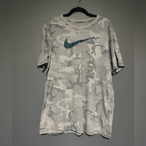 Nike men’s size XL camouflage dri fit tee shirt